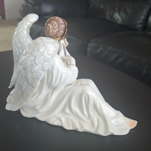 Vintage O'Well Porcelain Angel Figurine Playing a Mandolin - Picture 3 of 9
